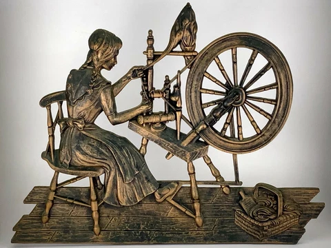 1971 Woman Wool Spinning Wheel Wall Hanging Dart Plastic Plaque Decoration U392 Cover