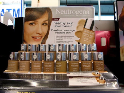 B1G1 AT 20% OFF(Add 2) Neutrogena Healthy Skin Liquid Makeup Foundation EXPIRED - Image 1 of 2