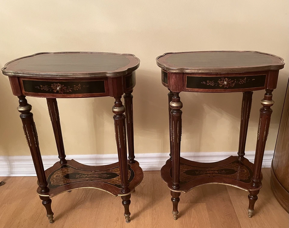 Par de mesas auxiliares antiguas del imperio francés con cajones Foto 1 de 4