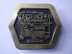 De colección 1976-1986 Hebilla de Cinturón Canal City Furgonetas Van Canadá 10 Aniversario Molson - Imagen 1 de 6