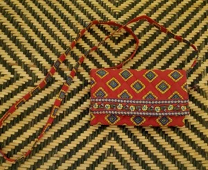 Vera Bradley Wallet Crossbody Organizer Purse Multicolor Bag Red Blue Floral - Picture 1 of 10