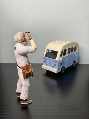 Autobús Volkswagen inspirado en Regreso al Futuro de metal 7,5” pintado a mano coleccionable Foto 1 de 4
