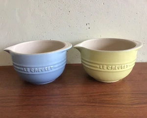 Le Creuset Mixing Bowl 750ml Set of 2 Coastal Blue Lemonade Yellow Stoneware - Picture 1 of 9