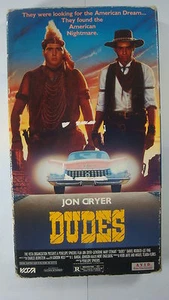 Dudes VHS 1989 Action Adventure California Biker Gang Jon Cryer - Imagen 1 de 9