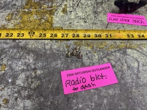 2005-2006 OUTLANDER Dash To Radio Bracket Bolts/screws Set Of 4 - Picture 1 of 13