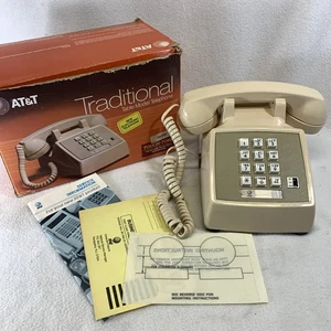 Telefono vintage 1984 AT&T tradizionale touch-tone avorio stile scrivania 2500 (funzionante - Foto 1 di 11