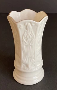 Belleek Vase Six Sided Vintage Shells Ireland Red Backstamp Embossed 4" Tall - Picture 1 of 8