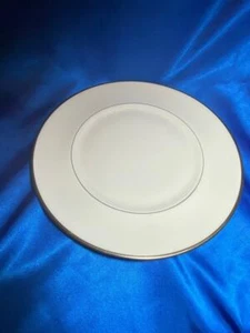 Royal Doulton Bone China SIGNET Dinner Plates 10.5" Platinum trim (England) - Picture 1 of 3