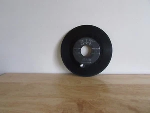 HERBERT HUNTER / CASH Loop De Loop / Night Has 1000 Eyes 45 RPM HIT Records 47 - Imagen 1 de 2