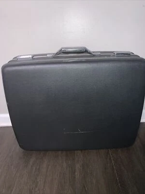 老式美国旅游硬行李箱灰色应用程序。 25 x 18 x 7 英寸三锥形 — 第 1/4 张图片