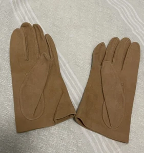 WOMENS’ VINTAGE SERMONETA SZ M* BUTTER-SOFT PALE FAWN SUEDE GLOVES, UNWORN - Picture 1 of 5