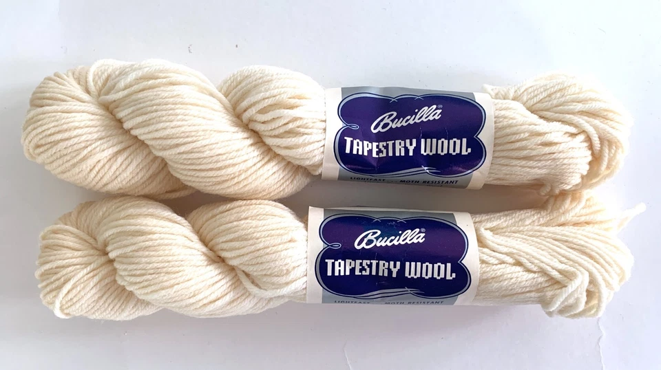 Lote de 2 novelos de lã tapeçaria Bucilla cor 028 creme 100 jardas cada mesmo corante - Imagem 1 de 2