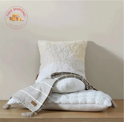 🔥NEW🔥Koolaburra by UGG|Hart Woven Throw with Tassels 50x70 In| Silver&Kb White - Image 1 of 3