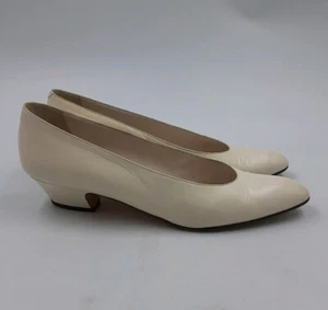 BALLY Ladies Low Heels Pumps Classic White Genuine Leather VINTAGE Sz 7.5N-ITALY - Picture 1 of 9