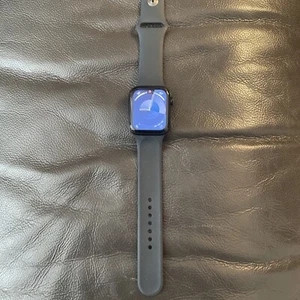 Apple Watch SE 44mm Space Gray Aluminum Case GPS LTE. - Zdjęcie 1 z 3