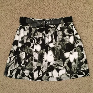 A. Byer A-Line Skirt Size 7 Short Lined Belted Black Floral Casual - Picture 1 of 9
