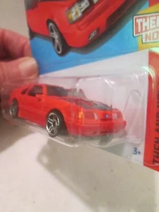 Toys Hot Wheels '84 Mustang SVO "Entonces y Ahora" Serie Nuevo en Paquete Original - Imagen 1 de 15