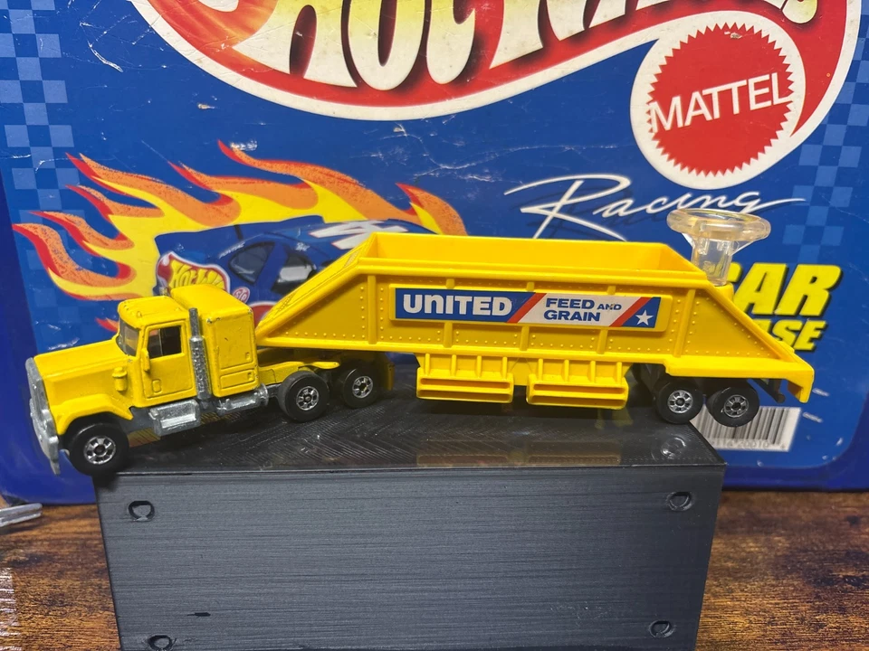 Plataformas de dirección Hot Wheels GMC "United Feed & Grain" de colección (amarillo) - 1980 (HK) Foto 1 de 1