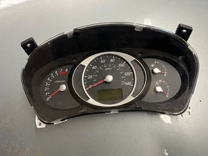 2005-2006 hyundai tucson instrument cluster 135K 94001-2E121 OEM - Picture 1 of 6
