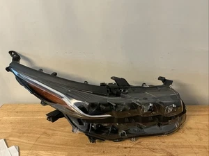 Faro LED del lado derecho del pasajero para Toyota Prius Prime 17-22 certificado CAPA - Imagen 1 de 8