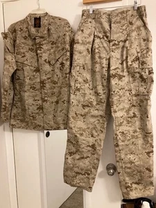 USMC UNIFORM - MCCUU - DESERT  MARPAT - SMALL REGULAR - Picture 1 of 8