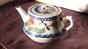 ANTIKE CHINESISCHE FAMILLE ROSE BLAU UNTERGLASUR WELLE MIT EMAILLIERTER LOTUS TEEKANNE - Bild 1 von 12