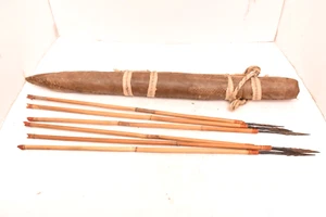 ANTIQUE TRIBAL AFRICAN ARROW SET + LEATHER HIDE QUIVER NORTHERN CAMEROON- - Foto 1 di 11