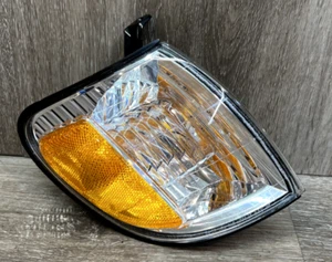 2001-2004 Toyota Tacoma RH Signal Lamp Light ASSY OEM - Picture 1 of 7