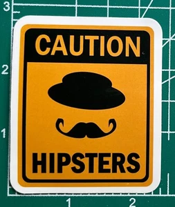 PRECAUCIÓN: HIPSTERS - Cartel de precaución humor calcomanía de vinilo pegatina parodia bomba - Imagen 1 de 4
