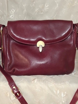 Bolso Bandolera Vintage Cuero Borgoña - Cartera Estilo Ecuestre Estructurado Años 90 Foto 1 de 4