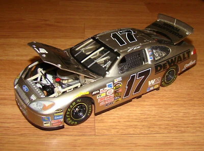 Team Caliber Preferred 2005 Matt Kenseth #17 DeWalt Ford Taurus Nichel 02 de 756 Foto 1 de 4