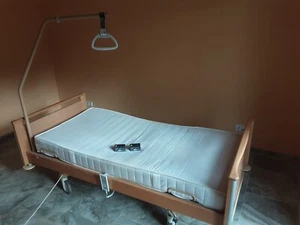 Pflegebett STIEGELMEYER Gebraucht sehr massiv mit Holz Korpus - Bild 1 von 8