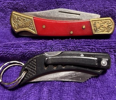 RED BAKELITE & BRASS HUNTING KNIFE MARKED PAKISTAN +BLACK LOCK-BACK POCKET KNIFE - Image 1 of 4