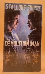 Demolition Man VHS 1993 Sylvester Stallone Wesley Snipes **Buy 2 Get 1 Free** - Picture 1 of 3