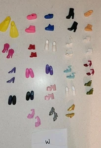 23 Paar gemischtes Konvolut Modepuppe Barbie & Friends Schuhe (W) - Bild 1 von 1