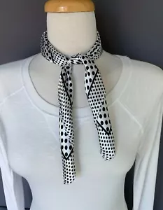 Sciarpa bianca nera a pois raso seta collo quadrato fascia capelli fazzoletto - Foto 1 di 4