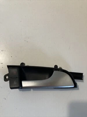 Audi A3 8P Maniglia Interna Ant Dx Cromo 8P3867020 Convertibile 2.0Tfsi 2010 Foto 1 de 4