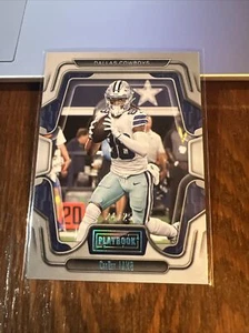 Tarjeta paralela platino CeeDee Lamb 2022 Panini Playbook #90 #'d 24/25 - Imagen 1 de 7