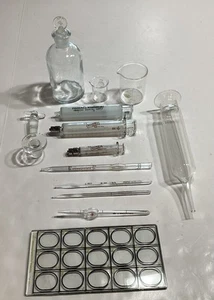 Lot Of 14 Laboratory/ Medical Glass Syringes, Pippettes, Measuring Cups Etc - Picture 1 of 7