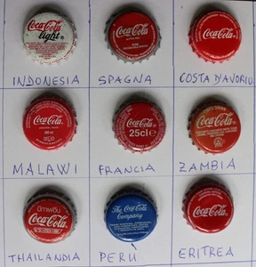 Vecchi 9 tappi bottiglia COCA COLA dal mondo tutti diversi e RARI - Foto 1 di 1