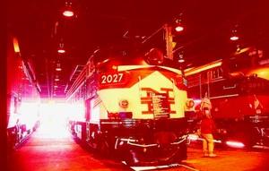 DIAPOSITIVA ORIGINAL KODACHROME METRO-NORTH FL-9 #2027 HARMON SHOP 16 DE OCTUBRE DE 1999 - Imagen 1 de 1