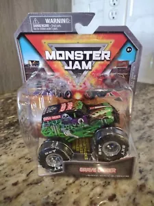 Spin Master Monster Jam GRAVE DIGGER Chase BKT 1:64 Truck Series 24 New - Picture 1 of 2