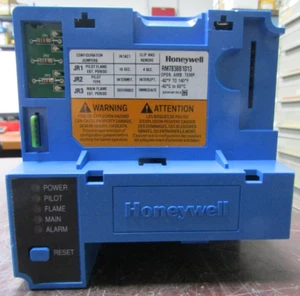 👀 HONEYWELL BURNER CONTROL RM7838B1013 - Picture 1 of 7