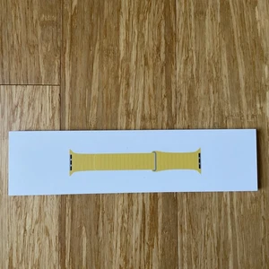 Apple Leather Loop for AppleWatch - Meyer Lemon, Medium (44mm) OEM SEALED - Photo 1 sur 3