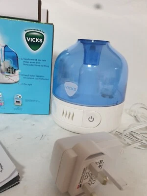 Vicks VUL505 Personal Humidifier  - Image 1 of 4