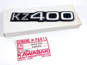 NUEVO EMBLEMA CUBIERTA LATERAL KAWASAKI KZ400 KZ400S 56018-255 - Imagen 1 de 3