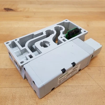 Numatics 354BA4Z2KN00030 SOL-Pilot Valve w/ Manifold - NEW - Image 1 of 4