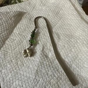 Book Mark Silver Tone  Clover Charm Keepsake Green Beads St. Patrick - Picture 1 of 9