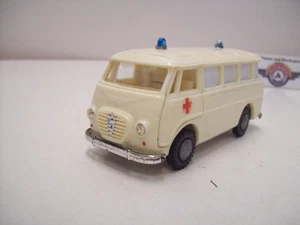 Alfa Romeo Romeo 2 "AMBULANZA", 1962, Blanco, Politoys 300 (Made in Italy) 1:41 - Imagen 1 de 5
