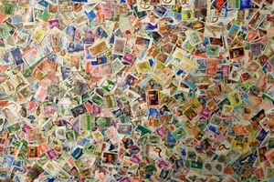 AUSTRALIA MIXED STAMPS off paper mixture/kiloware 1 oz. (28 grams) B2 - Picture 1 of 1